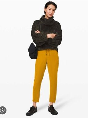 lulu On the fly jogger size 8